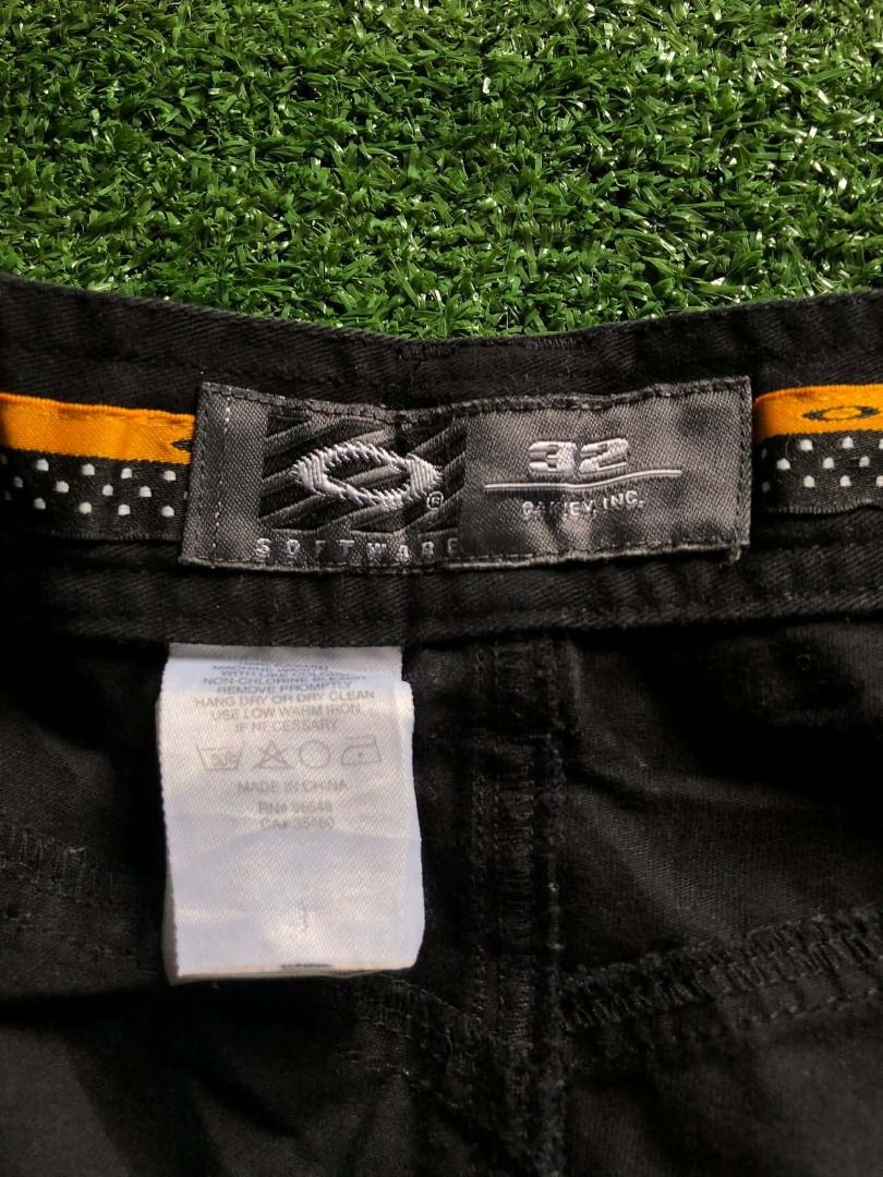 Oakley "Software" Cargo Shorts Size 32 Black (Category: Shorts) located in Bunawan. Submitted by thriftbykel (Listing ID 1461604262, Image 1). Description: - Oakley black shorts - Size 32 - "Software" button detail - Oakley branding on side pocket - Distinctive orange and white stripe along side seam - Multiple pockets for ample storage - Ideal for casual wear.