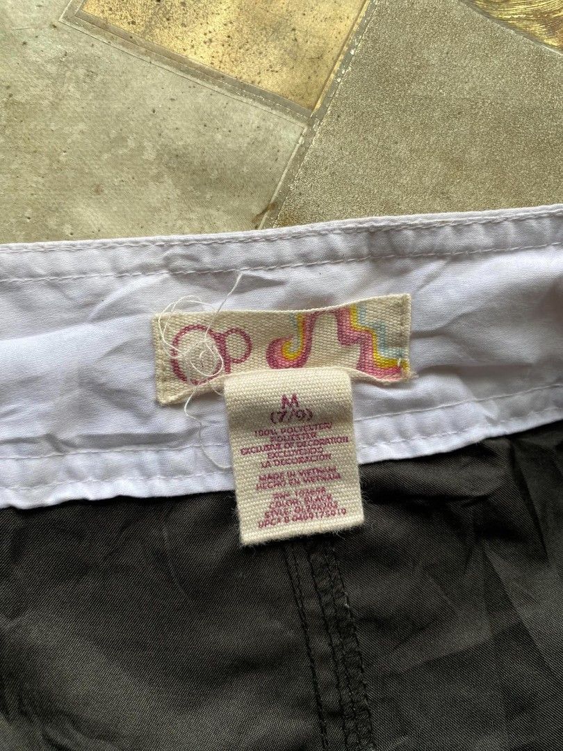 OCEAN PACIFIC VINTAGE Y2K SHORT (Category: Shorts) located in Dipolog. Submitted by 2hccollective (Listing ID 1461586187, Image 3). Description: GOOD TO EXCELLENT CONDITION SIZE MEDIUM NO ISSUE.