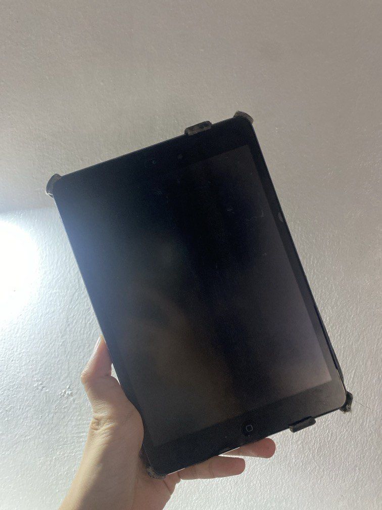 Old Ipad (Category: iPad) located in Pasig City. Submitted by elwlachick23047 (Listing ID 1461736540, Image 2). Description: Works, but can’t be downloaded with latest apps etc. Haven’t checked all issues and whatnot, buy at your own risk..