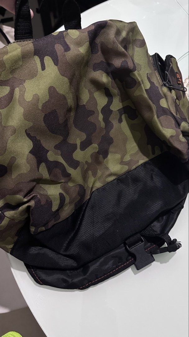 Old Navy Camo Messenger Bag 1994 (Category: Sling Bags) located in Mandaluyong City. Submitted by TheWeekendProject (Listing ID 1461714079, Image 3). Description: - Stylish camo print messenger bag from Old Navy - Features 'O-NVY 1994' embroidery on the front - Adjustable strap for a comfortable fit - Convenient front zipped pocket - Spacious main compartment for all your essentials - Ideal for everyday use, school, or travel.