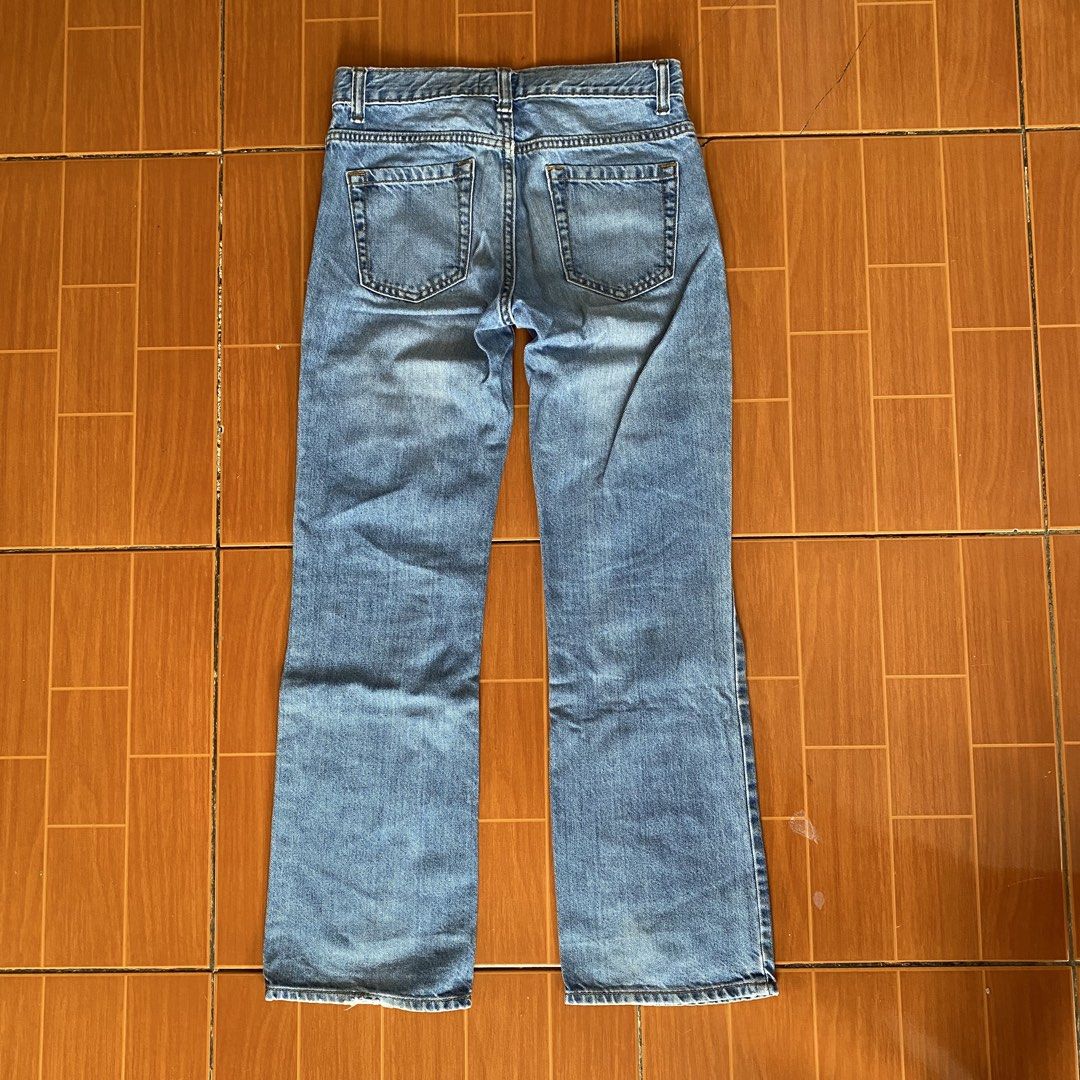 Old Navy Loose Boot-Cut Jeans - Size 10 Regular (Category: Babies & Kids Fashion) located in Makati City. Submitted by eunaj (Listing ID 1461642470, Image 2). Description: - Old Navy Loose Boot-Cut Jeans - Light Wash Denim - Size: 10 Regular - Material: 100% Cotton - Closure: Button and Zip - Features: Adjustable waist tabs inside - Perfect for everyday wear.