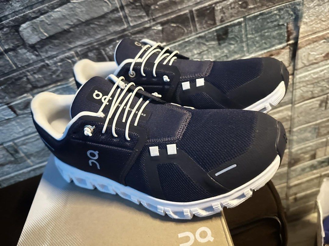ON CLOUD6 Midnight White NAVY ( 9US ) (Category: Sneakers) located in Calasiao. Submitted by senyoritacam (Listing ID 1461728376, Image 2). Description: Worn once, Mint condition and complete , very well-maintained and almost brand new.. Slightly negotiable for sure buyers. Lowballers will be ignored. Please send your reasonable offer if genuinely interested. 📍 Pick-up Location: Acqua Residences, Mandaluyong Serious and sure buyers only. Thank y