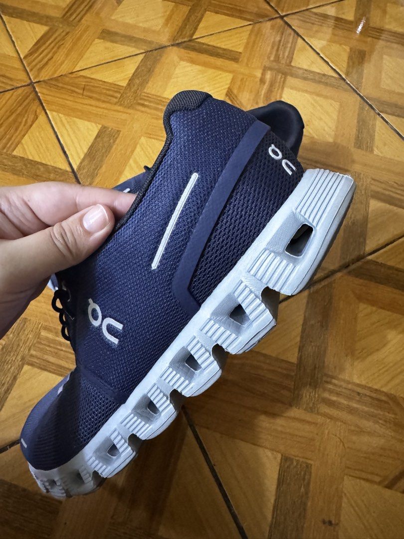 On Cloud 5 (Category: Sneakers) located in Binan City. Submitted by pinkducckk (Listing ID 1461691225, Image 3). Description: US Men 9 No box. Bought in California Rfs: wrong size Payment first via gcash/maya/bank transfer 🛵: lalamove / j&t 📍: Biñan Laguna .