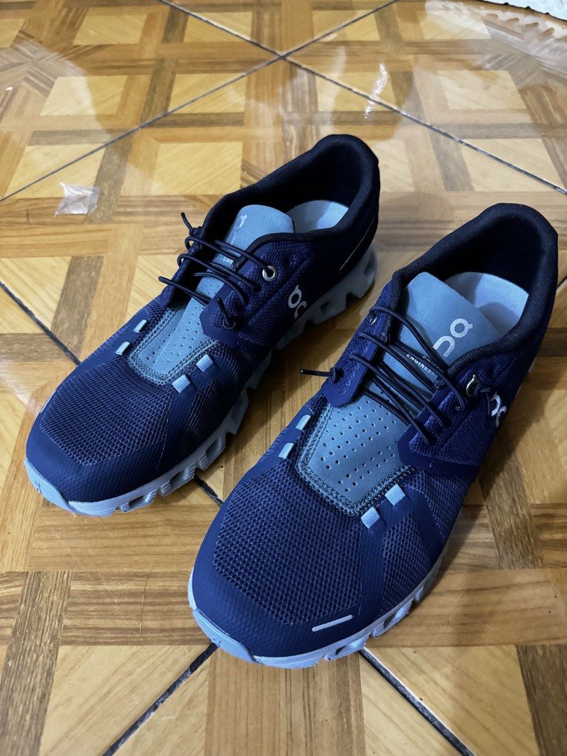 On Cloud 5 (Category: Sneakers) located in Binan City. Submitted by pinkducckk (Listing ID 1461691225, Image 2). Description: US Men 9 No box. Bought in California Rfs: wrong size Payment first via gcash/maya/bank transfer 🛵: lalamove / j&t 📍: Biñan Laguna .