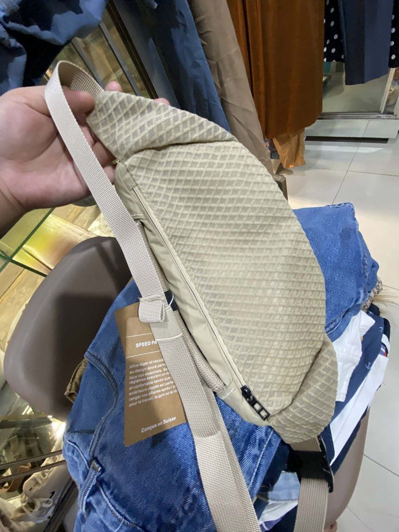OnCloud (Category: Belt bags, Clutches and Pouches) located in Davao. Submitted by badathrift (Listing ID 1461742416, Image 3). Description: .