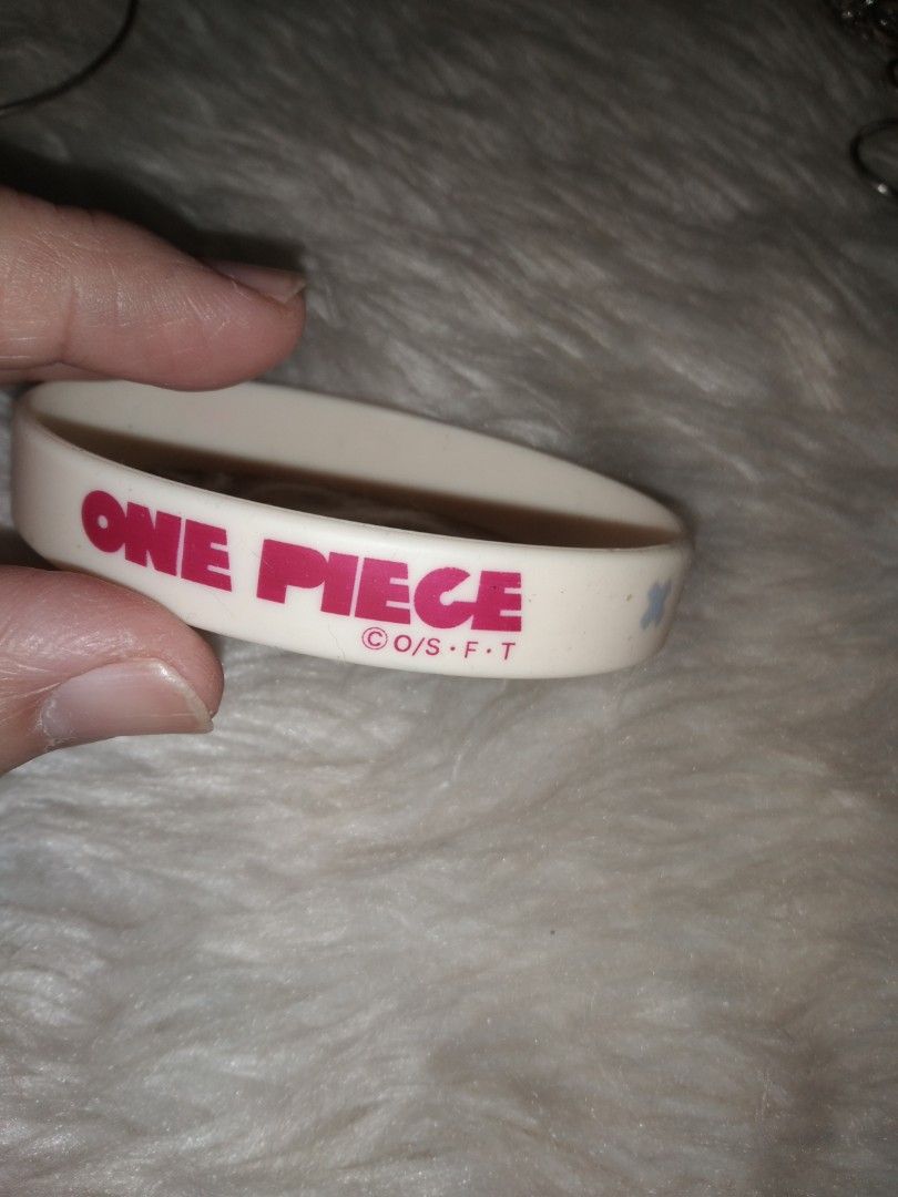 One pc collectible bangle bracelet (Category: Bracelets) located in Quezon City. Submitted by eidorableshop (Listing ID 1461583351, Image 2). Description: .