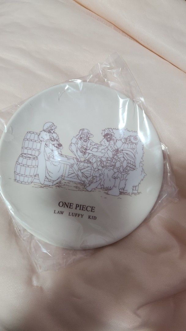 One piece (Category: J-Wave Merchandise) located in Singapore. Submitted by jing_jing1_ (Listing ID 1461753652, Image 2). Description: selling for $5 plastic plate!.