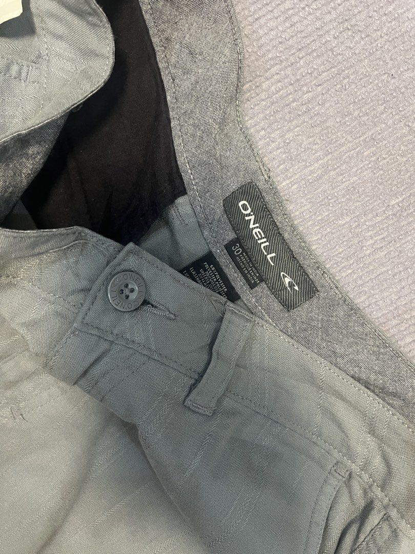 O'Neill flat-front shorts (Category: Shorts) located in Aparri. Submitted by amnorthloots (Listing ID 1461577546, Image 3). Description: Good as new No issue Color rate 9.8/10 Waistline 30”-31” Length 22” .
