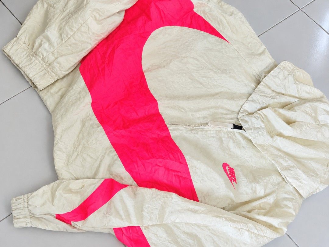 Orig (Category: Coats, Jackets and Outerwear) located in Bulacan. Submitted by ukaybrandedshop (Listing ID 1461564701, Image 3). Description: FOR SALE Nike Big Swoosh Windbreaker 🌈🔥 Nike Big Swoosh Woven Jacket Color: Sail / Cream x Hot Pink Swoosh Size L on tag - fits L to XL W: 24 x L: 27 Condition: Good / Makapal / No pinhole / No crack print Issue: Need wash lang, may light yellow stain sa may zipper (kita sa pic) pero matatanggal yan sa ba