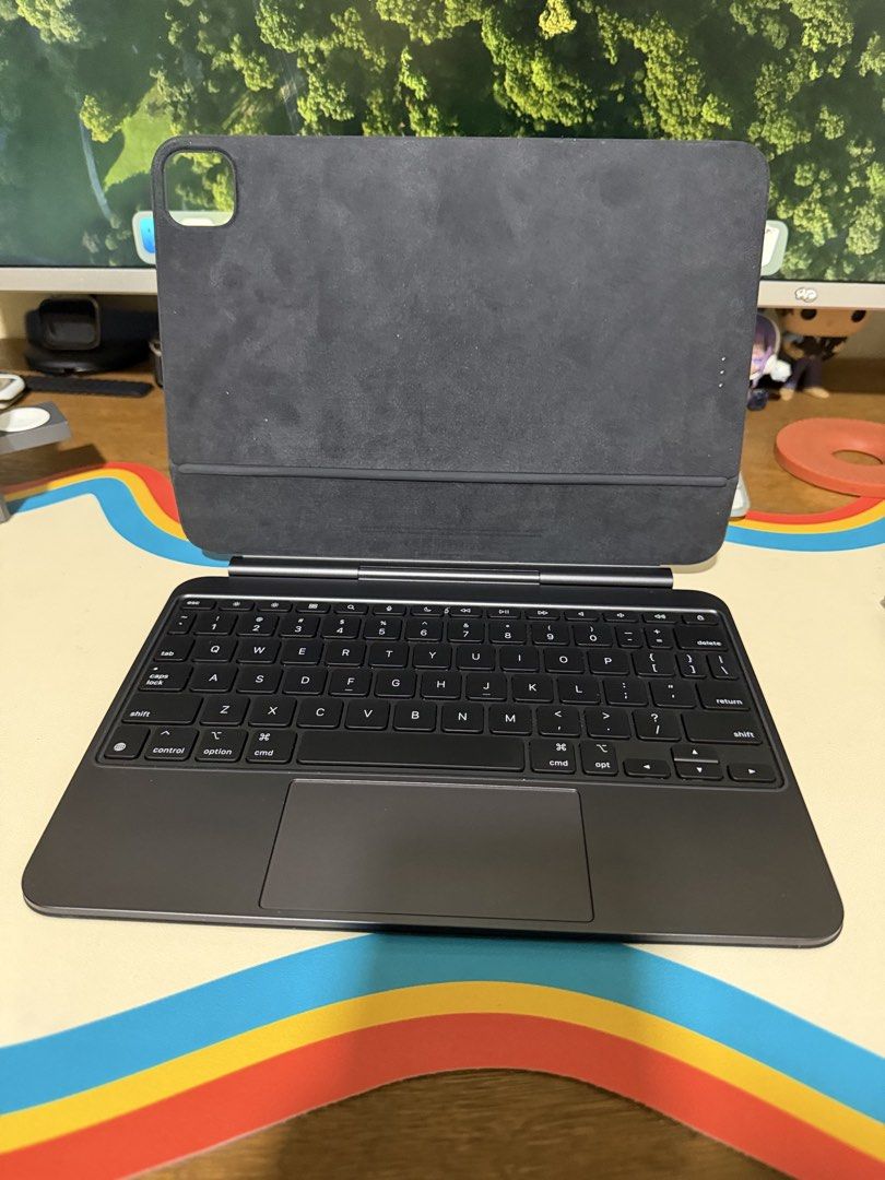 Original Apple Magic keyboard for iPad Pro 11 inch M4 / M5 (Category: Computer Keyboard) located in Manila. Submitted by razelysonn (Listing ID 1461750880, Image 3). Description: FIXED PRICE - in great working condition - all keys and trackpad working perfectly! Location: Binondo Manila .