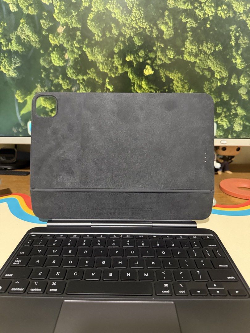 Original Apple Magic keyboard for iPad Pro 11 inch M4 / M5 (Category: Computer Keyboard) located in Manila. Submitted by razelysonn (Listing ID 1461750880, Image 2). Description: FIXED PRICE - in great working condition - all keys and trackpad working perfectly! Location: Binondo Manila .