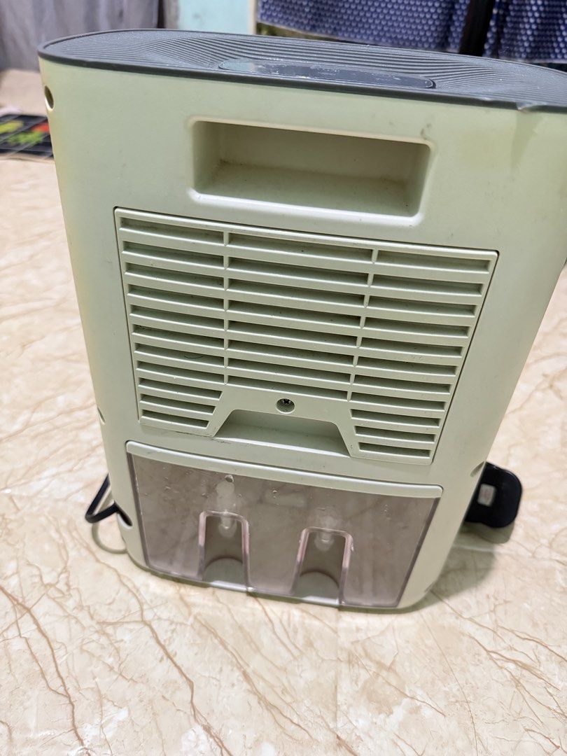 Original gemini dehumidifier (Category: Air Purifiers & Dehumidifiers) located in Manila. Submitted by _declutterprelovezz (Listing ID 1461745401, Image 3). Description: Super ganda neto sa bahay lalo ma mold yung bahay or kwarto.