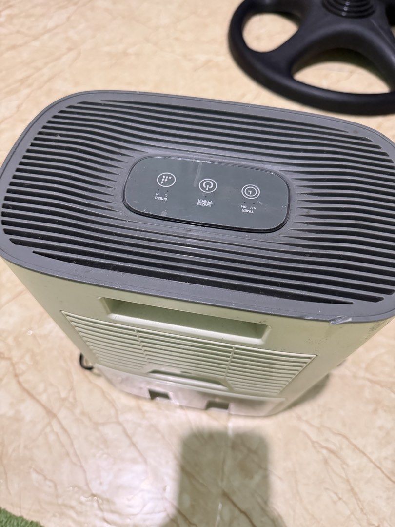 Original gemini dehumidifier (Category: Air Purifiers & Dehumidifiers) located in Manila. Submitted by _declutterprelovezz (Listing ID 1461745401, Image 2). Description: Super ganda neto sa bahay lalo ma mold yung bahay or kwarto.