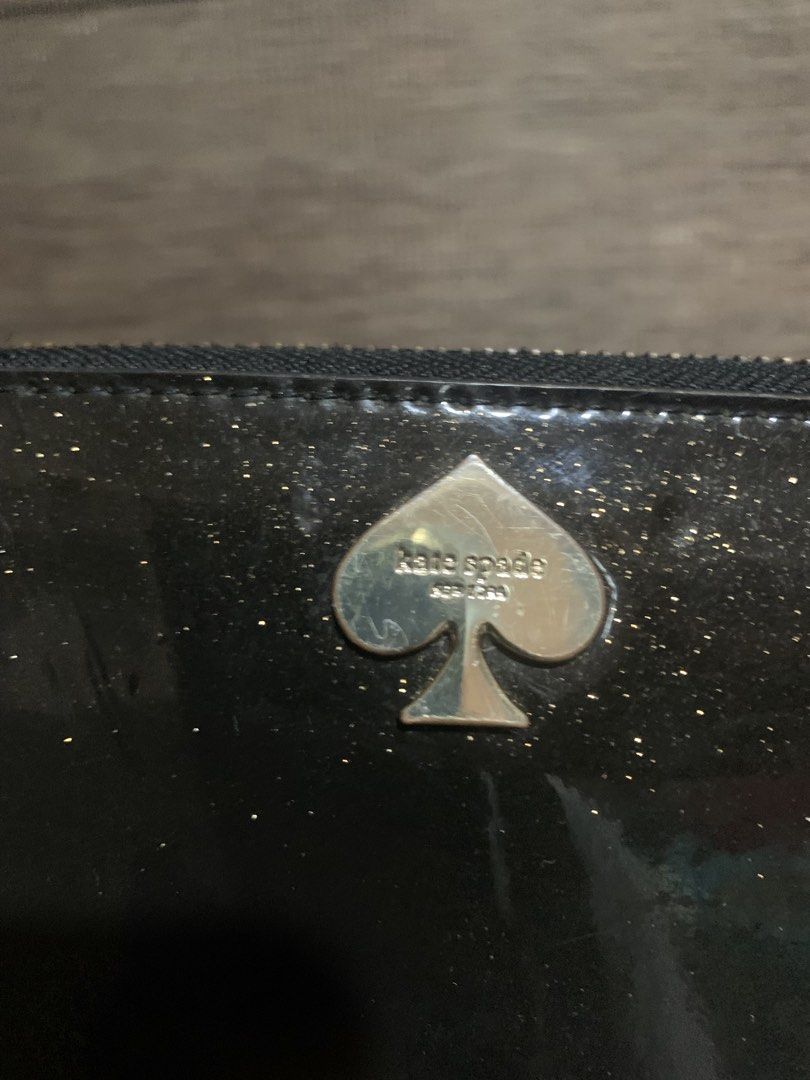 Original Kate Spade Wallet (Category: Wallets & Card holders) located in Aliaga. Submitted by ukaybags2428 (Listing ID 1461734642, Image 2). Description: May flaw s puller .