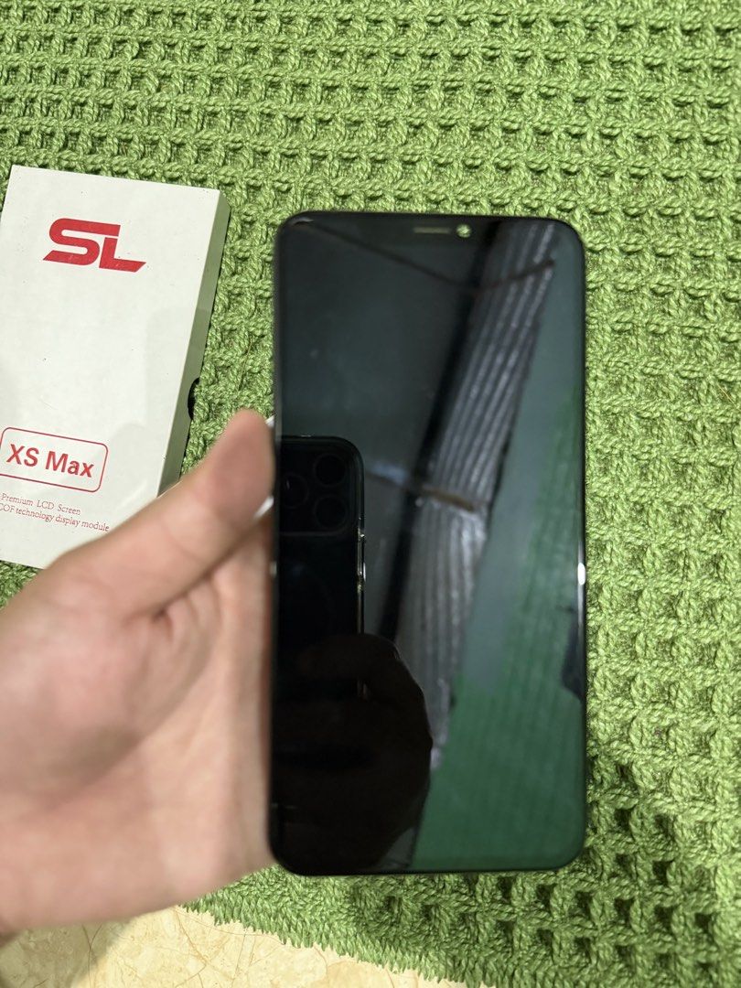 Original OLED PREMIUM LCD FOR XMAS (Category: Other Mobile & Gadget Accessories) located in Manila. Submitted by _declutterprelovezz (Listing ID 1461745973, Image 2). Description: Premium oled original good as brand new .