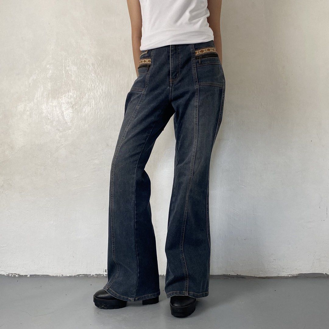 Otto👖| Gray with Boho Pattern Flared Jeans (Category: Jeans) located in Bulacan. Submitted by orc.ph (Listing ID 1461639553, Image 3). Description: Otto👖| Gray with Boho Pattern Flared Jeans Material Used: Cotton - Gray - Flared Jeans - Belt Loop Attached - Zipper and Button Closure - Multi Pockets - Boho Pattern - Casual - Semi Formal - Streetwear -Size: M -Waistline: 28" -Length: 39" -Thighs: 10" -Leg Opening: 10" -Rise: 10.5" Model: ‘’5’0, 3