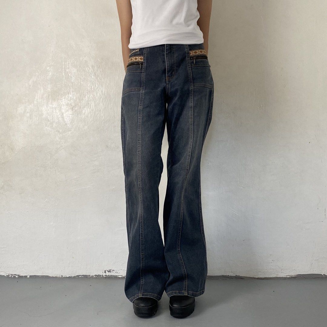 Otto👖| Gray with Boho Pattern Flared Jeans (Category: Jeans) located in Bulacan. Submitted by orc.ph (Listing ID 1461639553, Image 2). Description: Otto👖| Gray with Boho Pattern Flared Jeans Material Used: Cotton - Gray - Flared Jeans - Belt Loop Attached - Zipper and Button Closure - Multi Pockets - Boho Pattern - Casual - Semi Formal - Streetwear -Size: M -Waistline: 28" -Length: 39" -Thighs: 10" -Leg Opening: 10" -Rise: 10.5" Model: ‘’5’0, 3