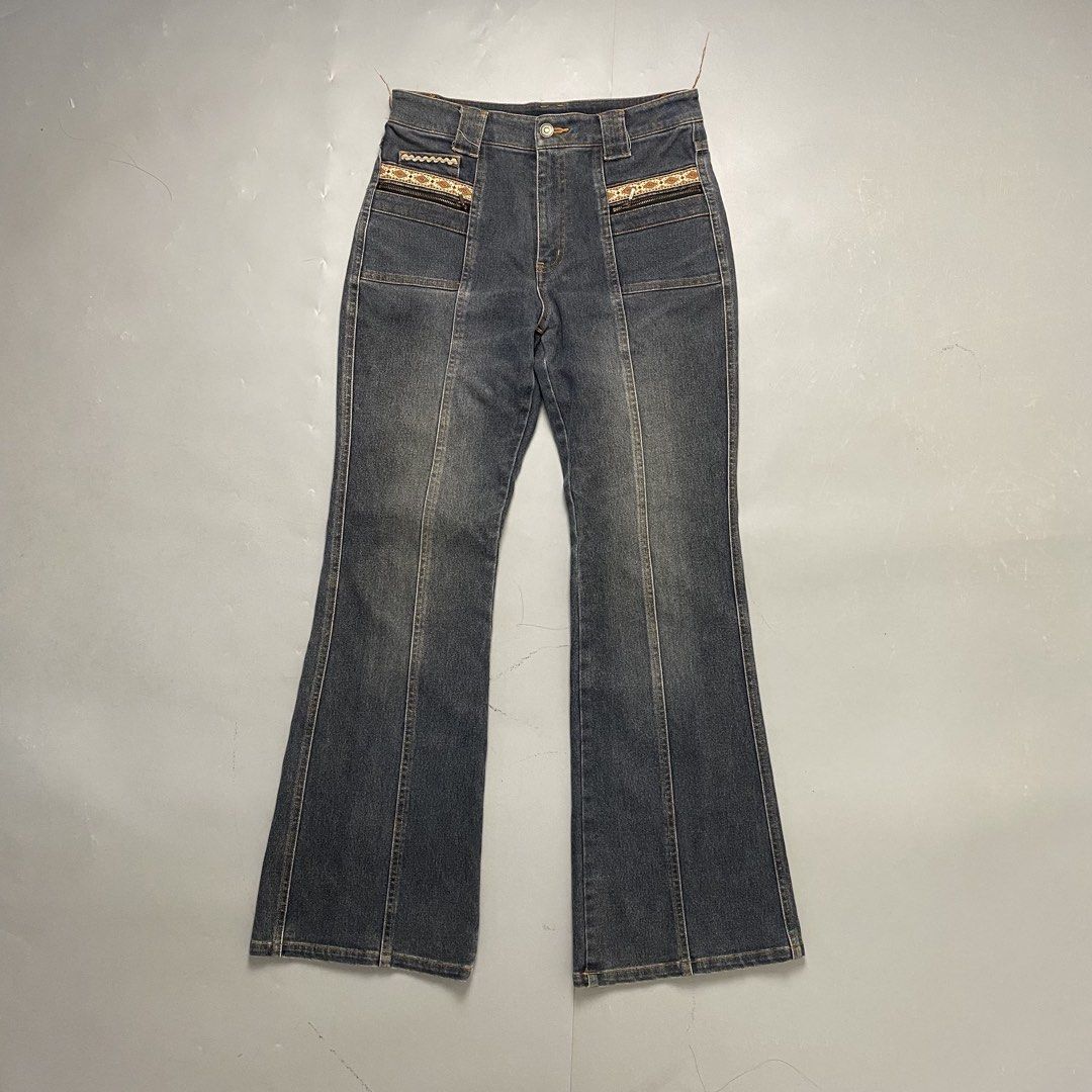 Otto👖| Gray with Boho Pattern Flared Jeans (Category: Jeans) located in Bulacan. Submitted by orc.ph (Listing ID 1461639553, Image 1). Description: Otto👖| Gray with Boho Pattern Flared Jeans Material Used: Cotton - Gray - Flared Jeans - Belt Loop Attached - Zipper and Button Closure - Multi Pockets - Boho Pattern - Casual - Semi Formal - Streetwear -Size: M -Waistline: 28" -Length: 39" -Thighs: 10" -Leg Opening: 10" -Rise: 10.5" Model: ‘’5’0, 3