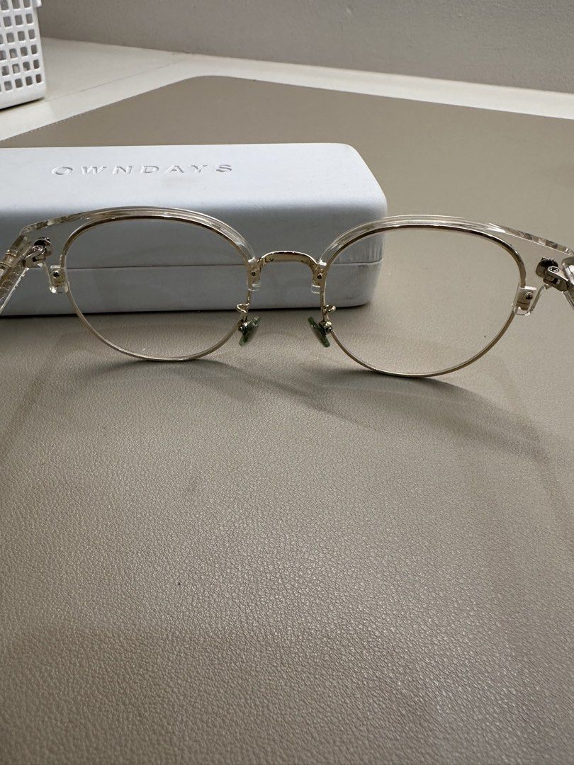 OWNDAYS NICHE Clear Frame Glasses with Case (Category: Sunglasses & Eyewear) located in San Juan City. Submitted by luckybunch (Listing ID 1461642579, Image 2). Description: - Genuine OWNDAYS NICHE model eyeglasses. - Includes original OWNDAYS case. - Perfect for everyday wear. - Lightweight and comfortable design..