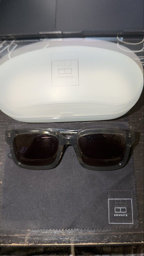 OWNDAYS Translucent Square Frame (Category: Sunglasses & Eyewear) located in Manila. Submitted by sneakspxxks (Listing ID 1461765386, Image 1). Description: .