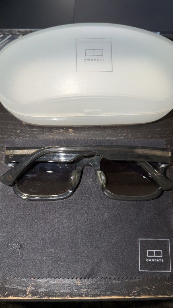 OWNDAYS Translucent Square Frame (Category: Sunglasses & Eyewear) located in Manila. Submitted by sneakspxxks (Listing ID 1461765386, Image 2). Description: .