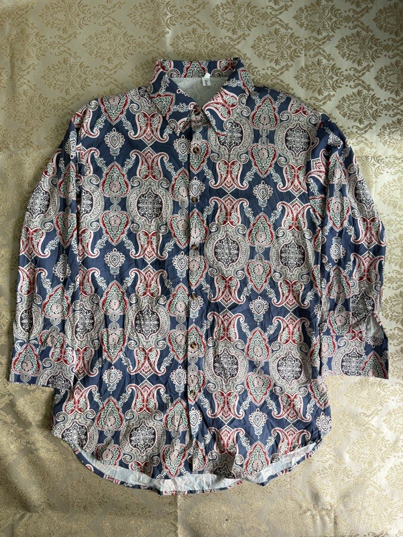 Paisley Long Sleeve (Category: Tshirts & Polo Shirts ) located in Manila. Submitted by yourplug_08 (Listing ID 1461719623, Image 1). Description: L-33 W-23 Excellent Condition .