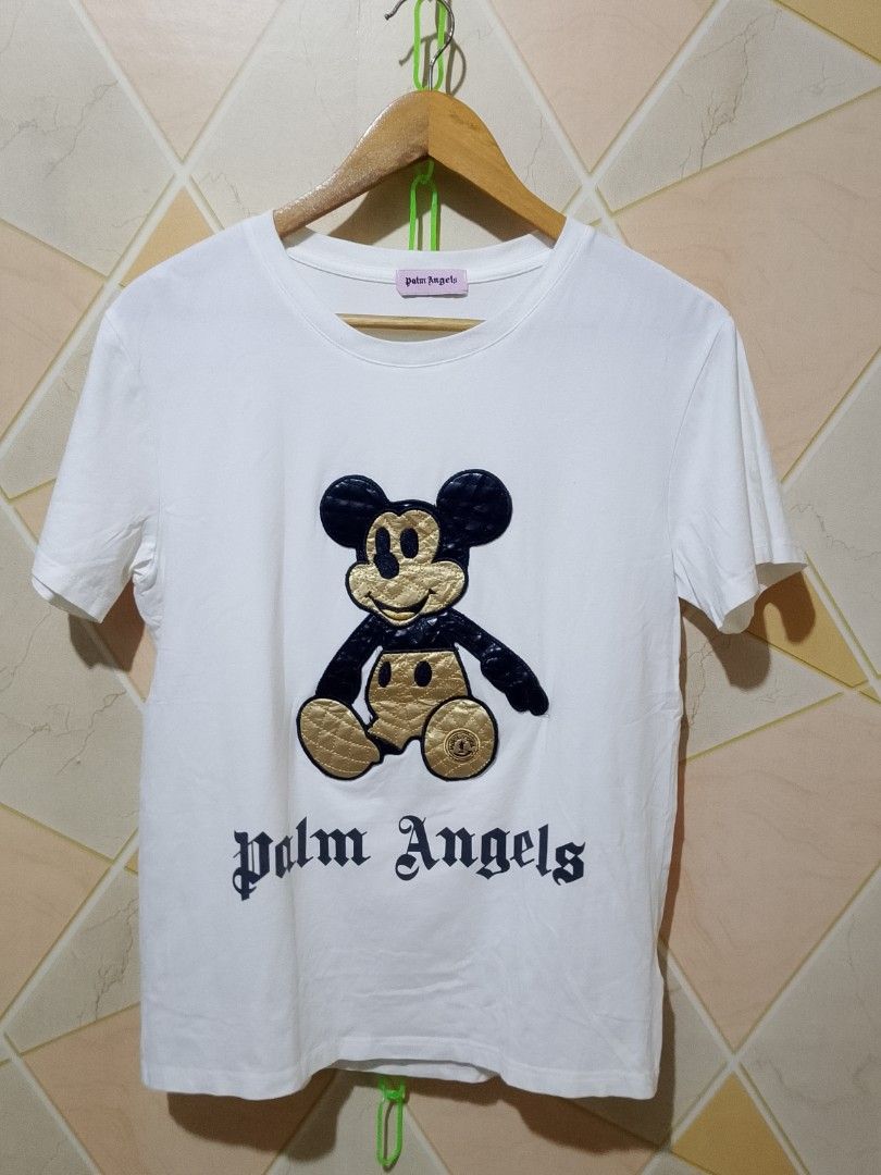 Palm Angels White Mickey Mouse Patch T-Shirt (Category: Shirts) located in San Pedro. Submitted by jokwanrocks09 (Listing ID 1461666913, Image 1). Description: White Palm Angels t-shirt. Features a cool Mickey Mouse patch with quilted details. Palm Angels logo printed at the bottom. Made in Portugal. Fabric composition: 100% Cotton, Great piece for any collection. 19x25dimes medium .