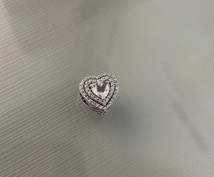 PANDORA ELEVATED HEART CHARM (Category: Charms) located in Pasig City. Submitted by titalana2011991 (Listing ID 1461712978, Image 1). Description: BRANDNEW BOX AND PAPER BAG NO MEET UP.