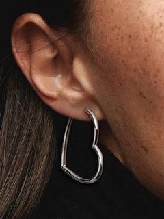 (Category: ) located in . Submitted by mycloset2025 (Listing ID 1461586505, Image 1). Description: .