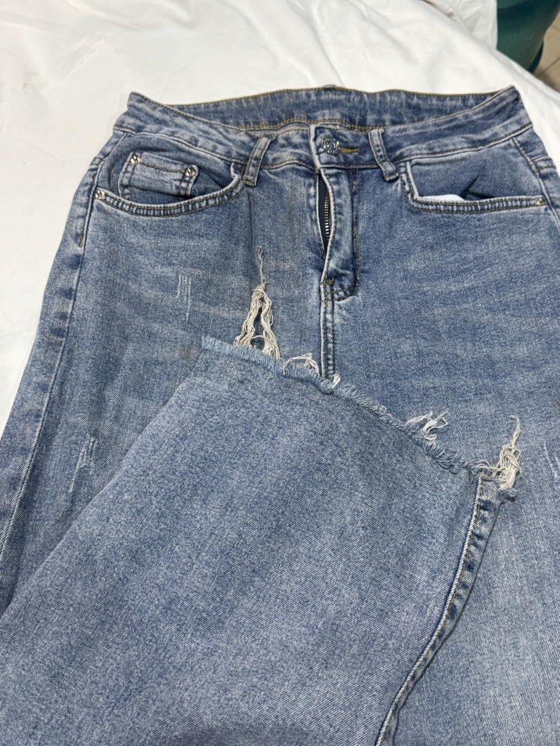 pants (Category: Jeans) located in Quezon City. Submitted by roseianbea (Listing ID 1461731601, Image 3). Description: 200 each just pm for the size 26-28.