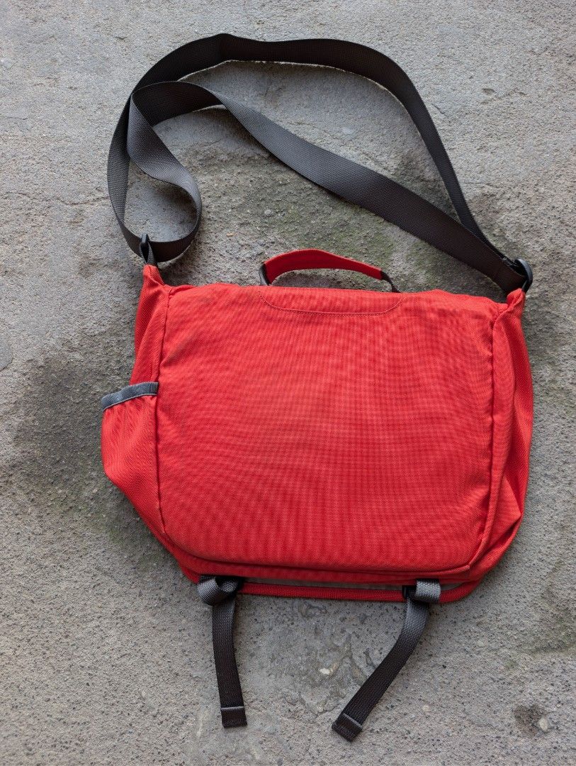 PATAGONIA (Category: Sling Bags) located in Tacurong. Submitted by natzcorpz848973 (Listing ID 1461794707, Image 2). Description: 14W x 11L 9.5/10 Color rate Minimal Sign of used.