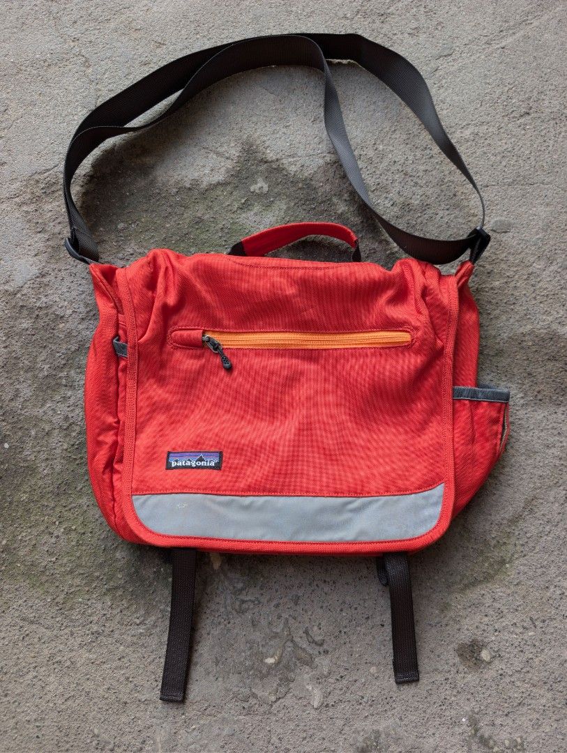 PATAGONIA (Category: Sling Bags) located in Tacurong. Submitted by natzcorpz848973 (Listing ID 1461794707, Image 1). Description: 14W x 11L 9.5/10 Color rate Minimal Sign of used.