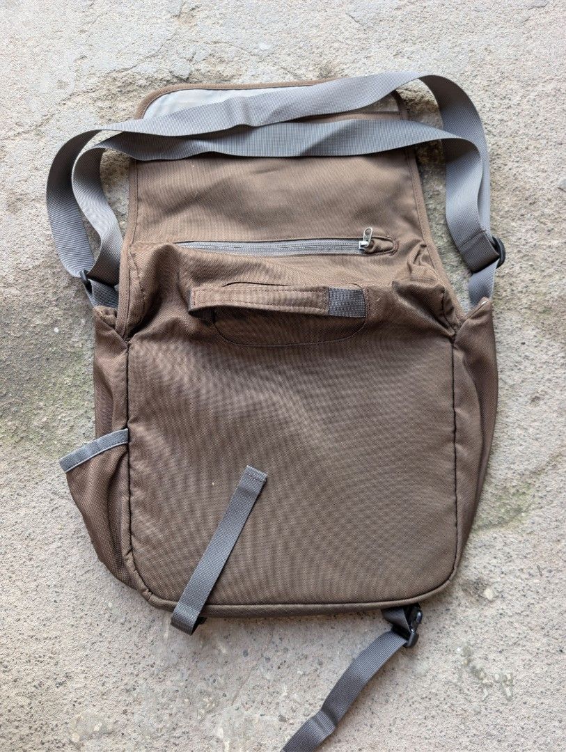 Patagonia (Category: Sling Bags) located in Tacurong. Submitted by natzcorpz848973 (Listing ID 1461794747, Image 3). Description: 14W x 11L 9.5/10 Color rate Minimal Sign of used.