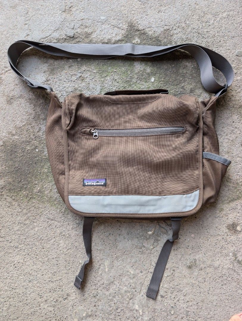Patagonia (Category: Sling Bags) located in Tacurong. Submitted by natzcorpz848973 (Listing ID 1461794747, Image 1). Description: 14W x 11L 9.5/10 Color rate Minimal Sign of used.