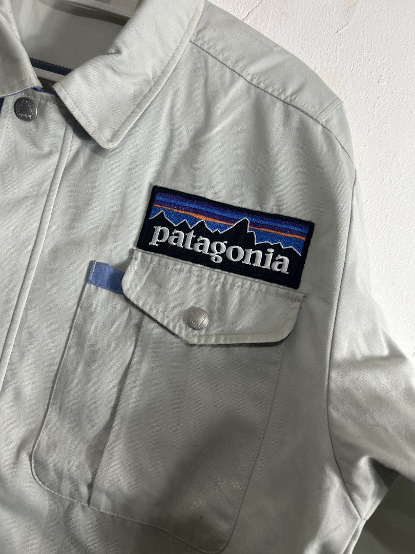 Patagonia Work Jacket Light Grey (Category: Coats, Jackets and Outerwear) located in Mandaluyong City. Submitted by 0lg2026 (Listing ID 1461605403, Image 3). Description: - Patagonia Work Jacket - Color: Light Grey - Classic Patagonia logo patch on chest - Multiple storage pockets - Elasticated cuffs and hem - Ideal for everyday wear.