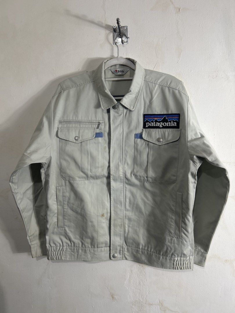 Patagonia Work Jacket Light Grey (Category: Coats, Jackets and Outerwear) located in Mandaluyong City. Submitted by 0lg2026 (Listing ID 1461605403, Image 1). Description: - Patagonia Work Jacket - Color: Light Grey - Classic Patagonia logo patch on chest - Multiple storage pockets - Elasticated cuffs and hem - Ideal for everyday wear.