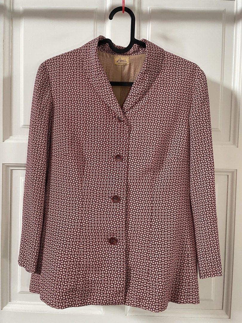 Pattern Blazer (Category: Coats, Jackets and Outerwear) located in Ampang. Submitted by mrsymllow (Listing ID 1461627367, Image 1). Description: - Fits S-M - Pit 18.5 - Length 23 - Classic collar - Button-up front - Ideal for smart casual or office wear.