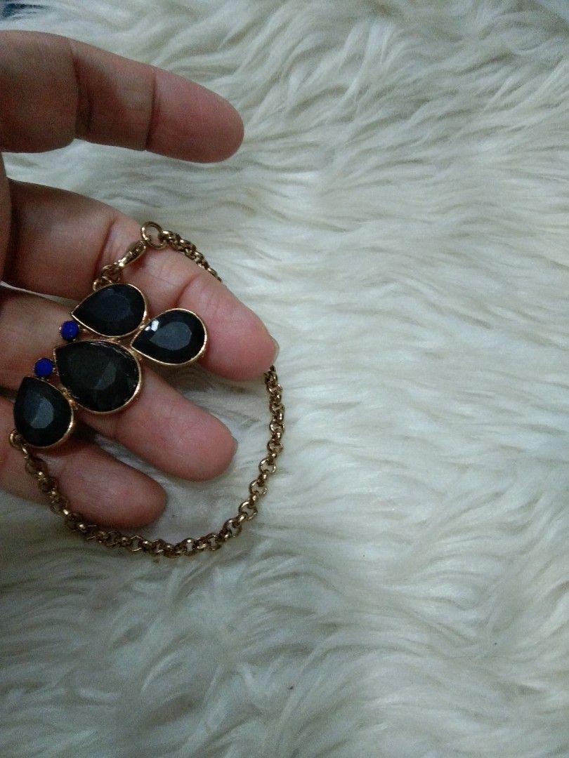 Peacock style bracelet (Category: Bracelets) located in Quezon City. Submitted by eidorableshop (Listing ID 1461569162, Image 2). Description: .