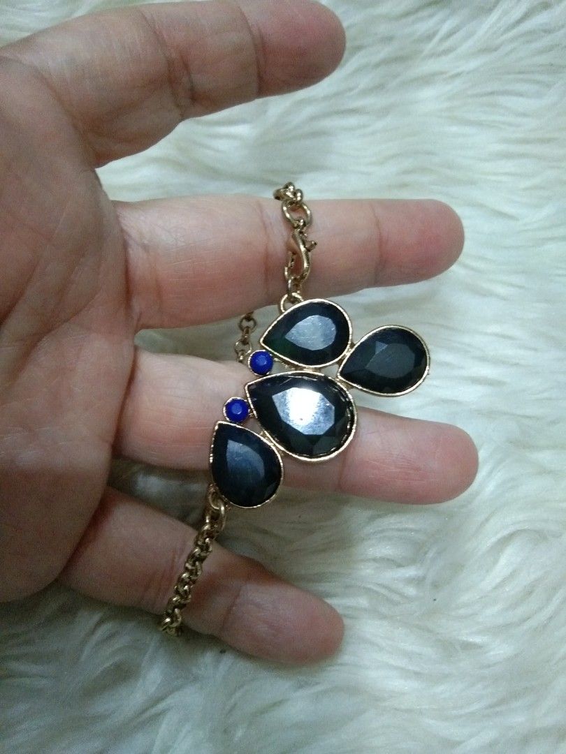 Peacock style bracelet (Category: Bracelets) located in Quezon City. Submitted by eidorableshop (Listing ID 1461569162, Image 1). Description: .
