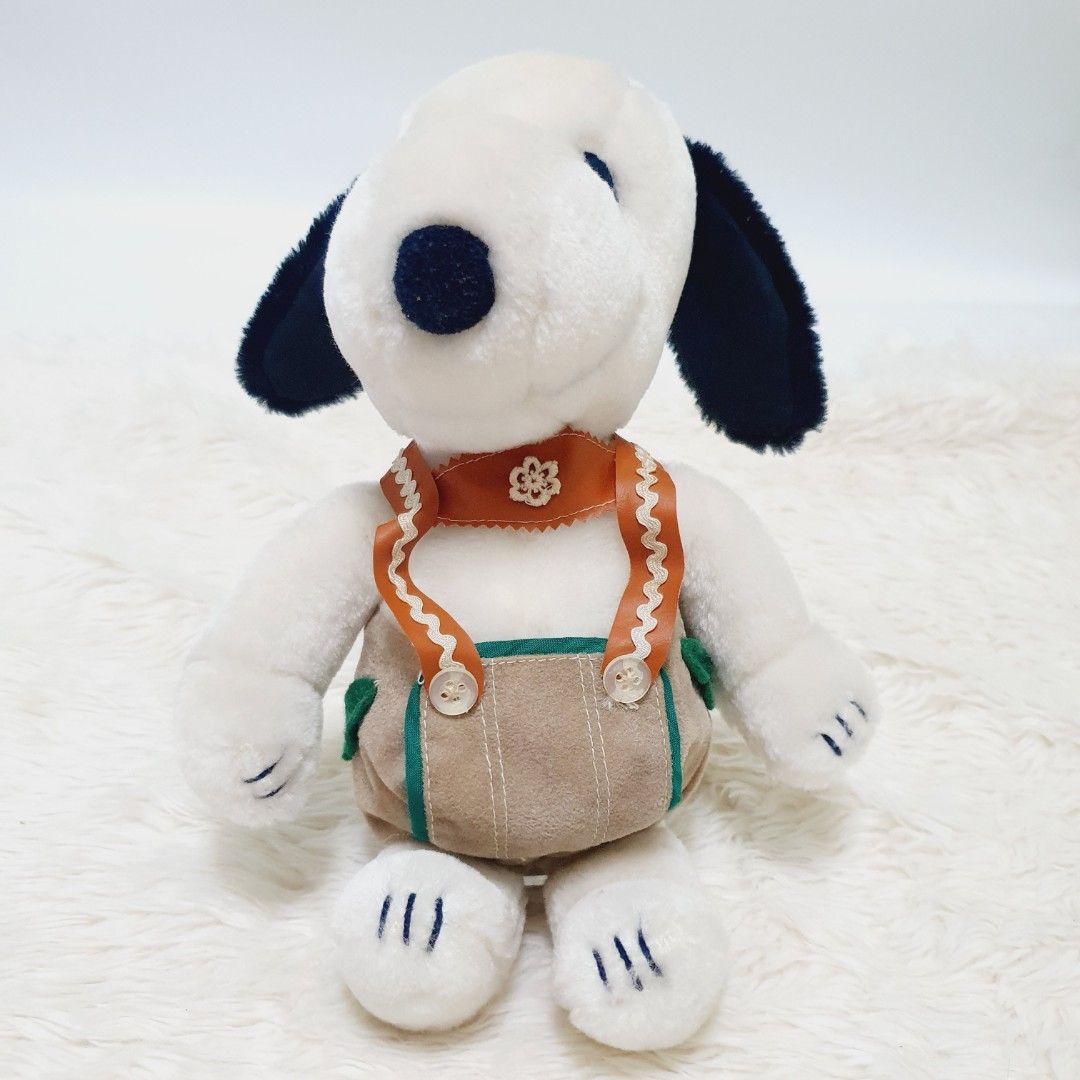 Peanuts Snoopy Plush (Category: Plushies & Soft Toys) located in Taytay. Submitted by kyo.mono (Listing ID 1461793883, Image 1). Description: 💟Follow us on IG: kyo.mono for faster replies TikTok: kyo.mono_ for videos and review Good as new Auth from Japan Actual photo posted.