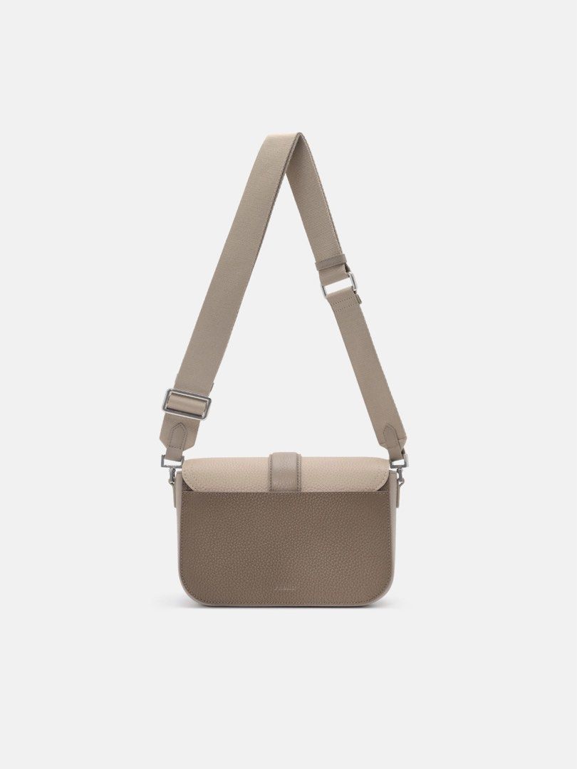 Pedro Tex Leather Crossbody Bag- Multi Tumble (Category: Sling Bags) located in Pasig City. Submitted by ff.ph (Listing ID 1461795541, Image 3). Description: Size 8.5 inches Crossbody Bag Color Beige Multi Add paperbag plus 80 .