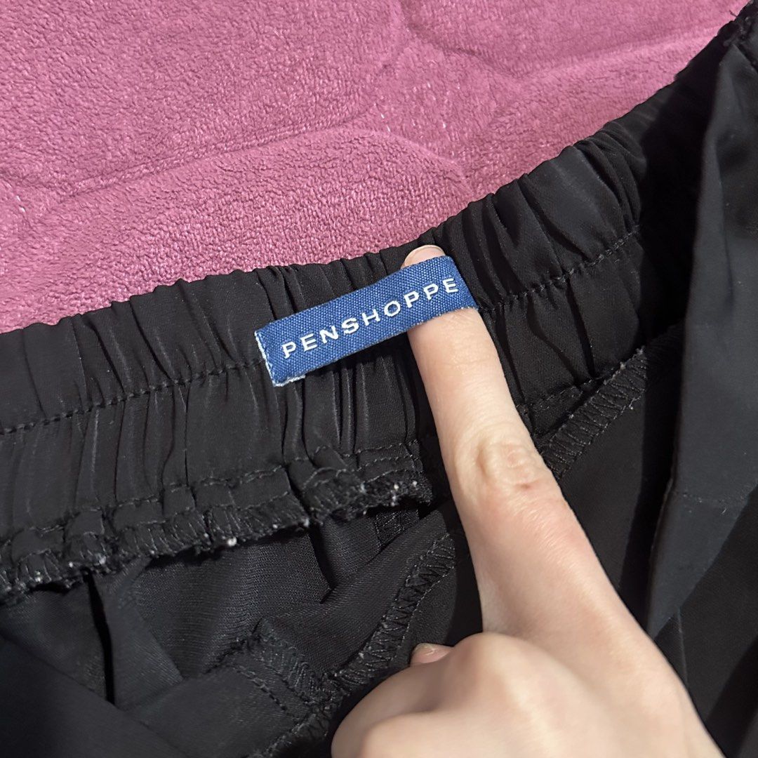 Penshoppe Black Draped Skirt Size S (Category: Skirts) located in Cavite. Submitted by rizziz (Listing ID 1461645975, Image 2). Description: Penshoppe black draped skirt/shorts. Size S. Elastic waist. Versatile for casual or dressy looks..