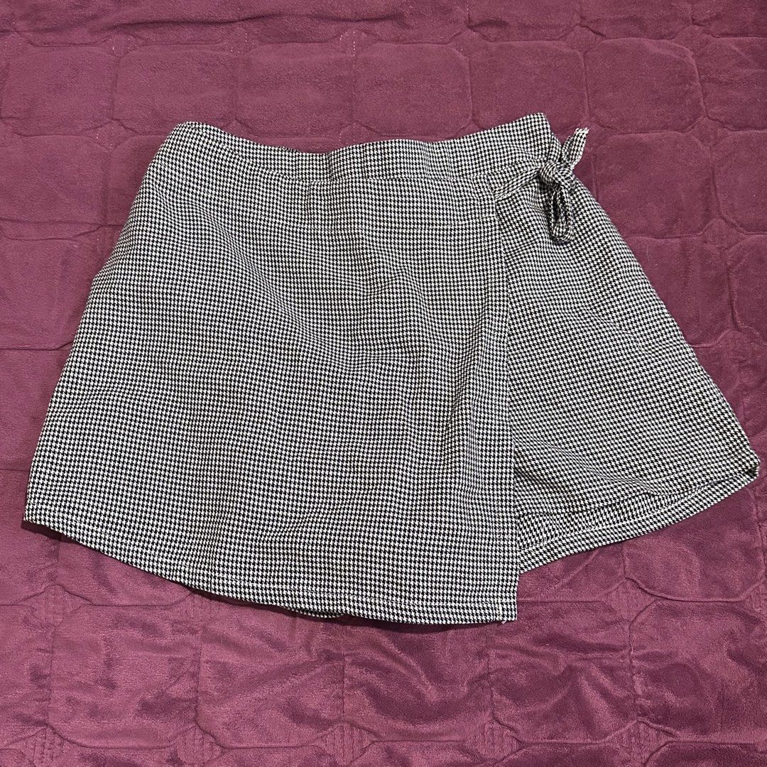 Penshoppe Skort Tie Waist (Category: Skirts) located in Cavite. Submitted by rizziz (Listing ID 1461645826, Image 3). Description: .