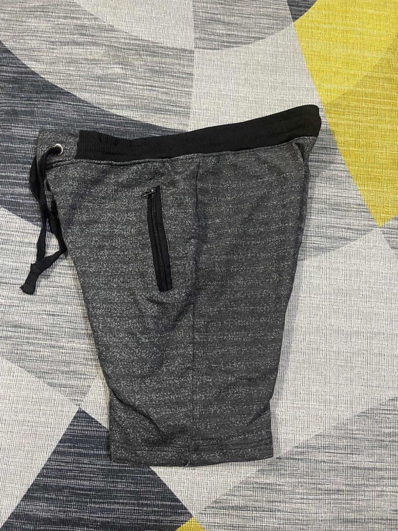 Phat farm mens short size large (Category: Shorts) located in Taytay. Submitted by ekselentekondisyon (Listing ID 1461713397, Image 3). Description: Phat farm mens short Large on tag W-36-38 L-19 Leg opening-9 Issue may konting butas sa loob sa taas ng tag Taytay rizal location .