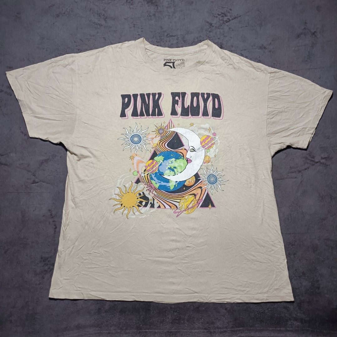 Pink Floyd Graphic T-Shirt (Category: Tshirts & Polo Shirts ) located in Manila. Submitted by nye.seller (Listing ID 1461726102, Image 1). Description: XL 25X30 verygood condition .
