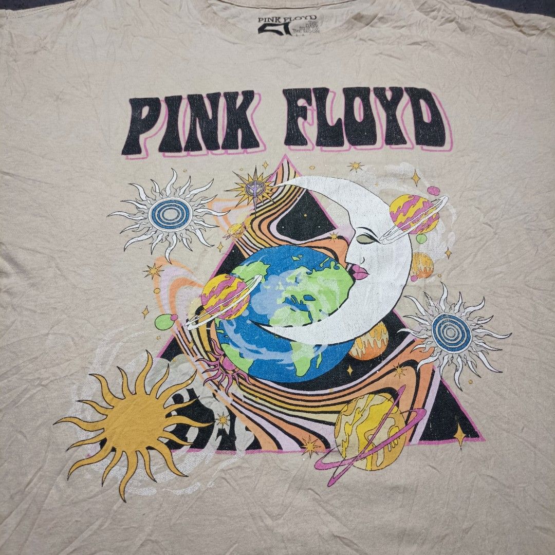 Pink Floyd Graphic T-Shirt (Category: Tshirts & Polo Shirts ) located in Manila. Submitted by nye.seller (Listing ID 1461726102, Image 2). Description: XL 25X30 verygood condition .
