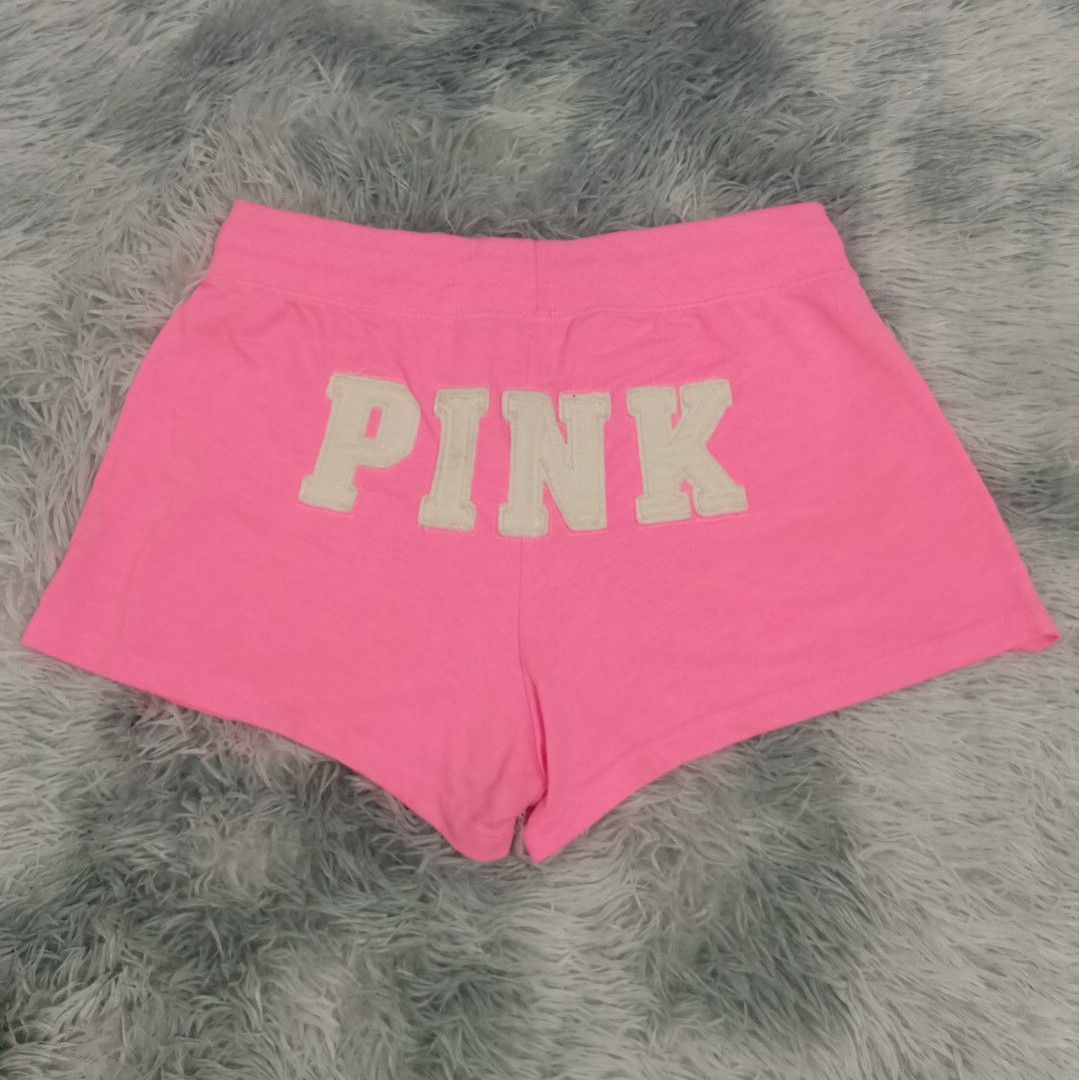 PINK graphic fleece lounge short (Category: Shorts) located in Manila. Submitted by aykahustla01 (Listing ID 1461743369, Image 3). Description: Dimensions : L10 x W28 Color Rate : 9.8 / 10 Issues : ❌ Excellent condition Mine for only ₱250 📍Loc : Pangasinan MOP : Gcash MOD : J&T express / Ava pasabay if around Pangasinan.