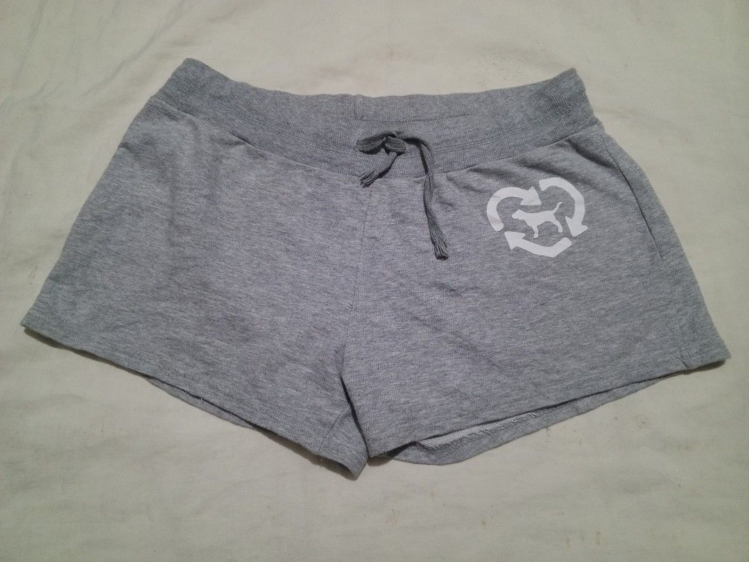 Pink Spell out shorts (Category: Shorts) located in Santa Maria. Submitted by paulo-garcia21 (Listing ID 1461737483, Image 1). Description: med fittings 28 to 34 by 9 hem 11 no issue.