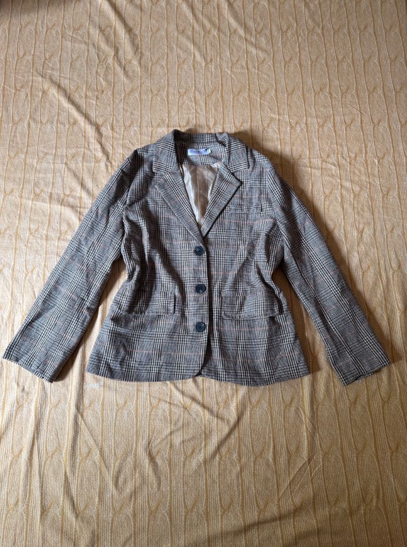 plaid blazer (Category: Coats, Jackets and Outerwear) located in Calasiao. Submitted by clothesbykim (Listing ID 1461699612, Image 1). Description: small to semi medium .