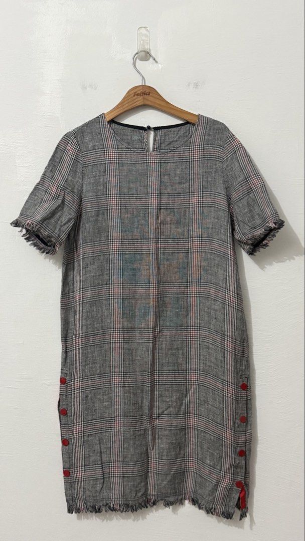 Plaid midi dress (Category: Dresses) located in Cordova. Submitted by thedecluterrer (Listing ID 1461584424, Image 1). Description: .